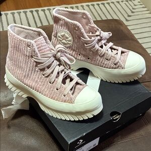 Converse Women's Textured Pink High-Tops